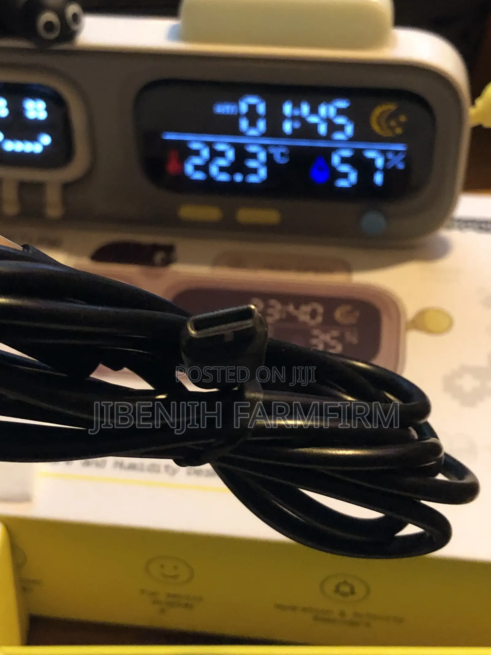 ATuMan Mood A+ Smart Temperature and Humidity Desk Clock