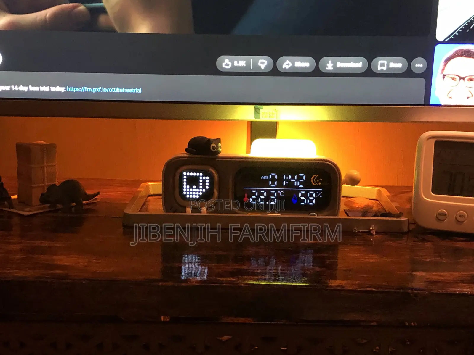 ATuMan Mood A+ Smart Temperature and Humidity Desk Clock