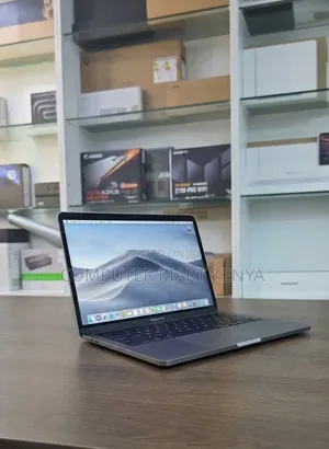 New Laptop Apple MacBook Pro 2018 16GB Intel Core i7 SSD 256GB