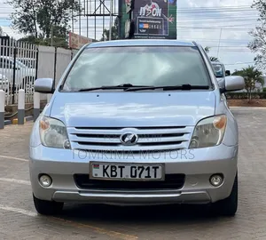 Toyota IST 2006 Silver