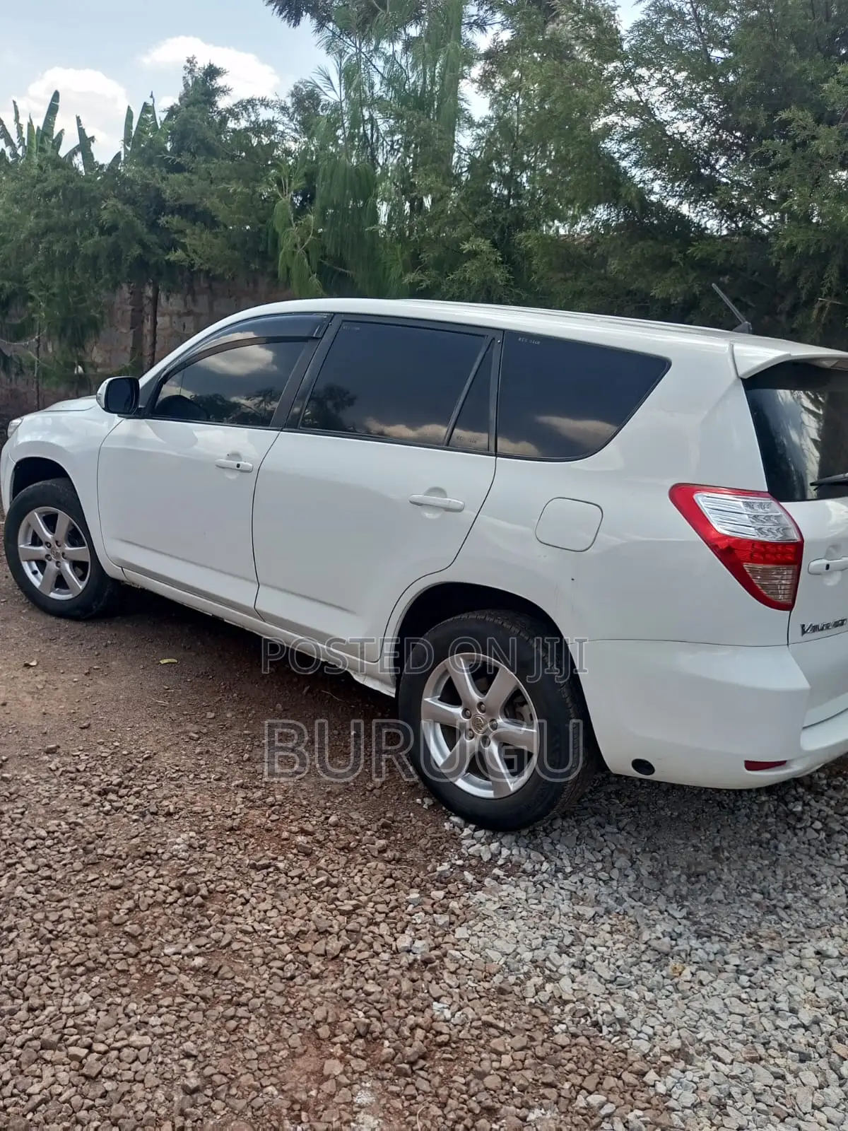 Toyota Vanguard 2009 White