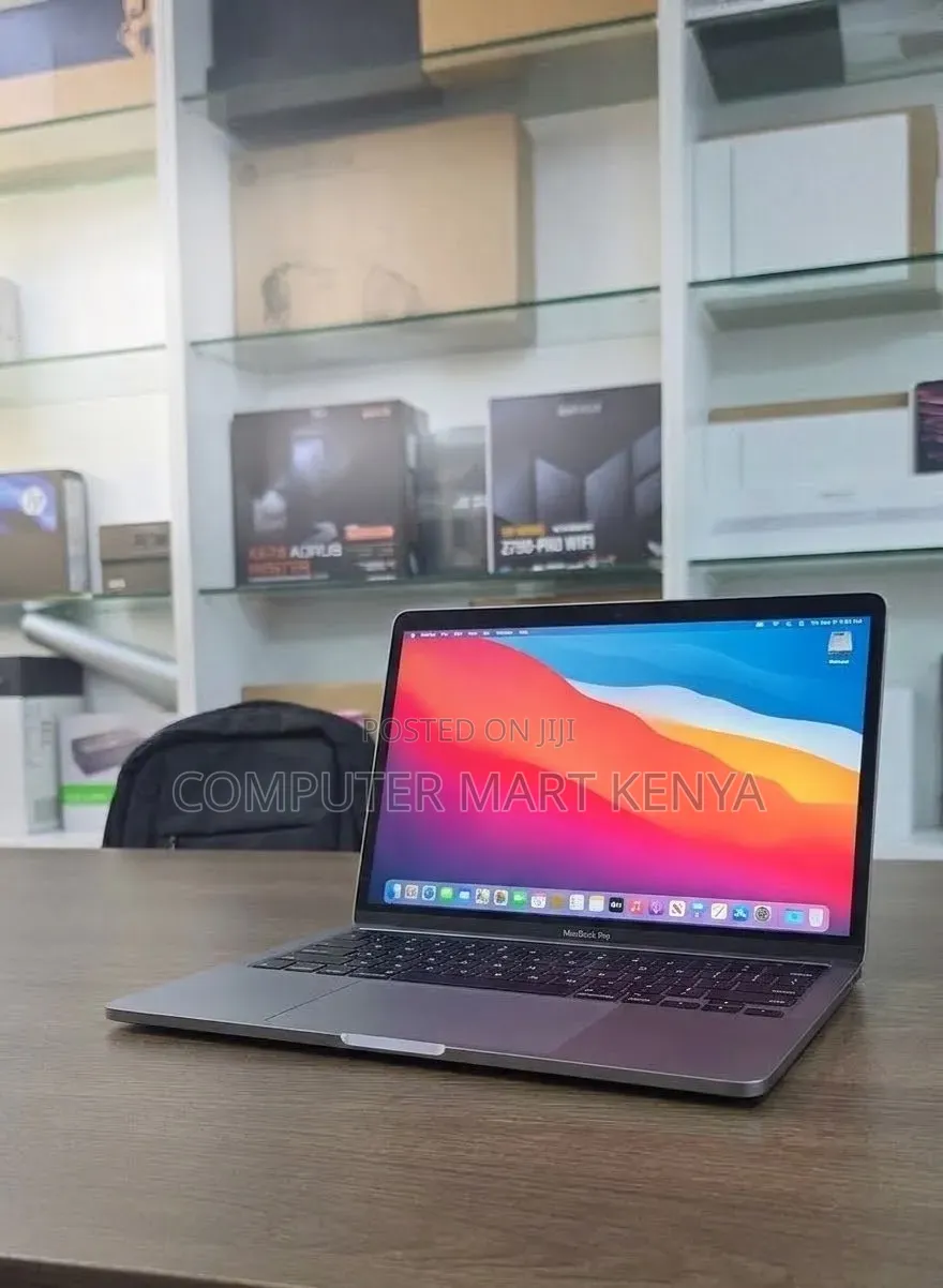 New Laptop Apple MacBook Pro 2018 8GB Intel Core i5 SSD 256GB