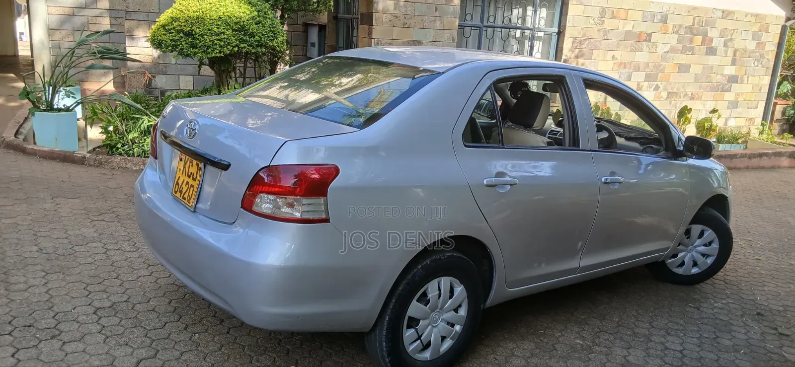 Toyota Belta 2011 Silver