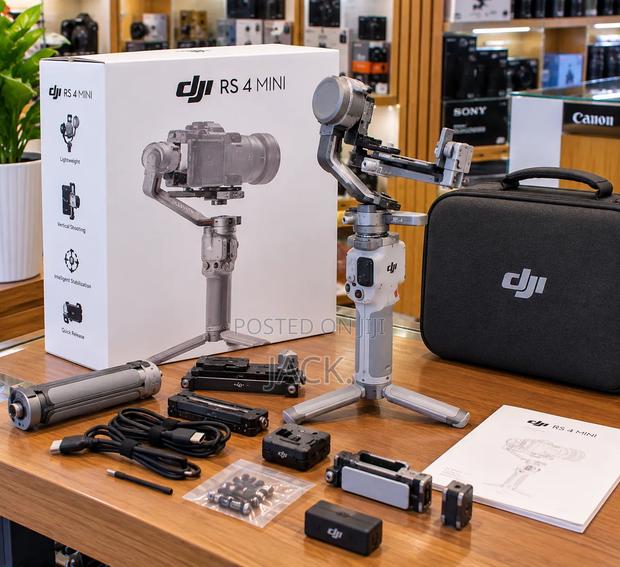 DJI RS 4 Mini Camera Gimbal - main view