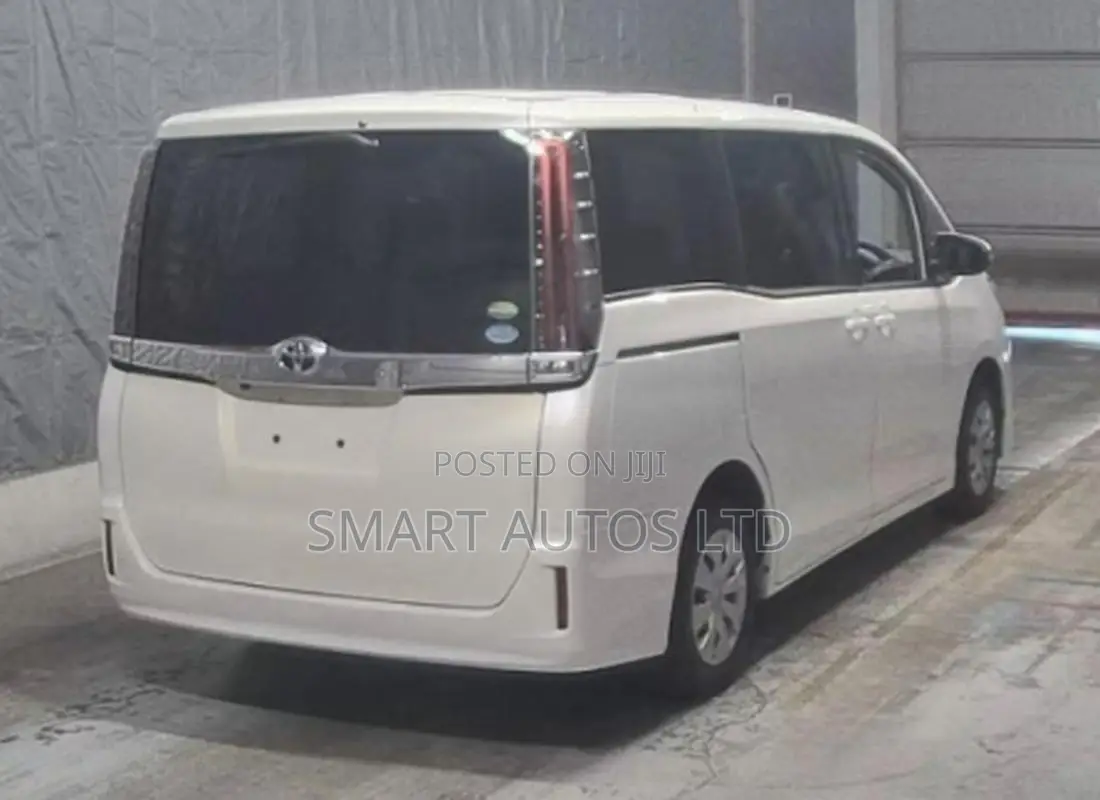 Toyota Noah 2019 Off white