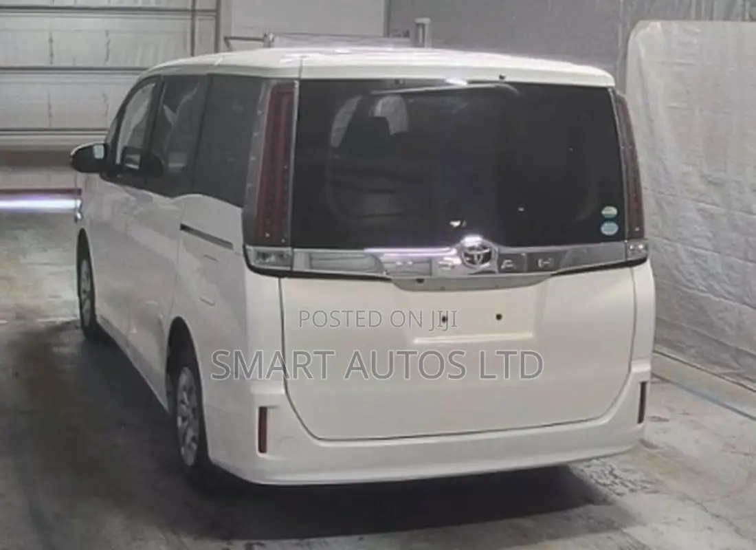 Toyota Noah 2019 Off white