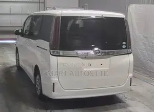 Toyota Noah 2019 Off white