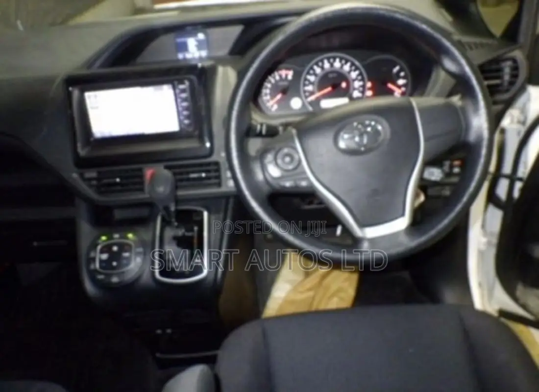 Toyota Noah 2019 Off white