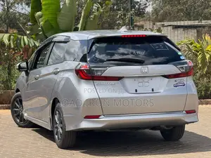 Honda Fit Shuttle 1.5 Hybrid 2WD 2020 Silver