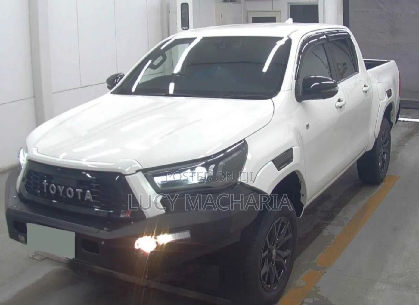 Toyota Hilux 2022 White
