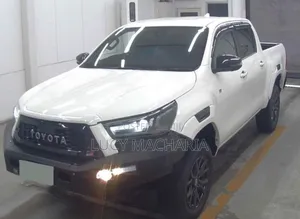Toyota Hilux 2022 White