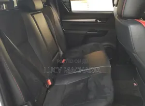 Toyota Hilux 2022 White