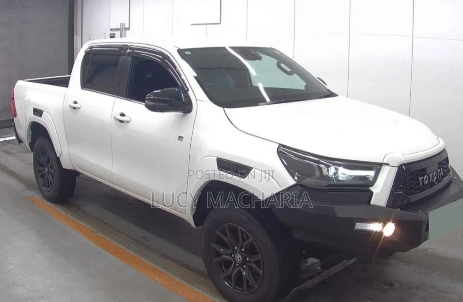 Toyota Hilux 2022 White