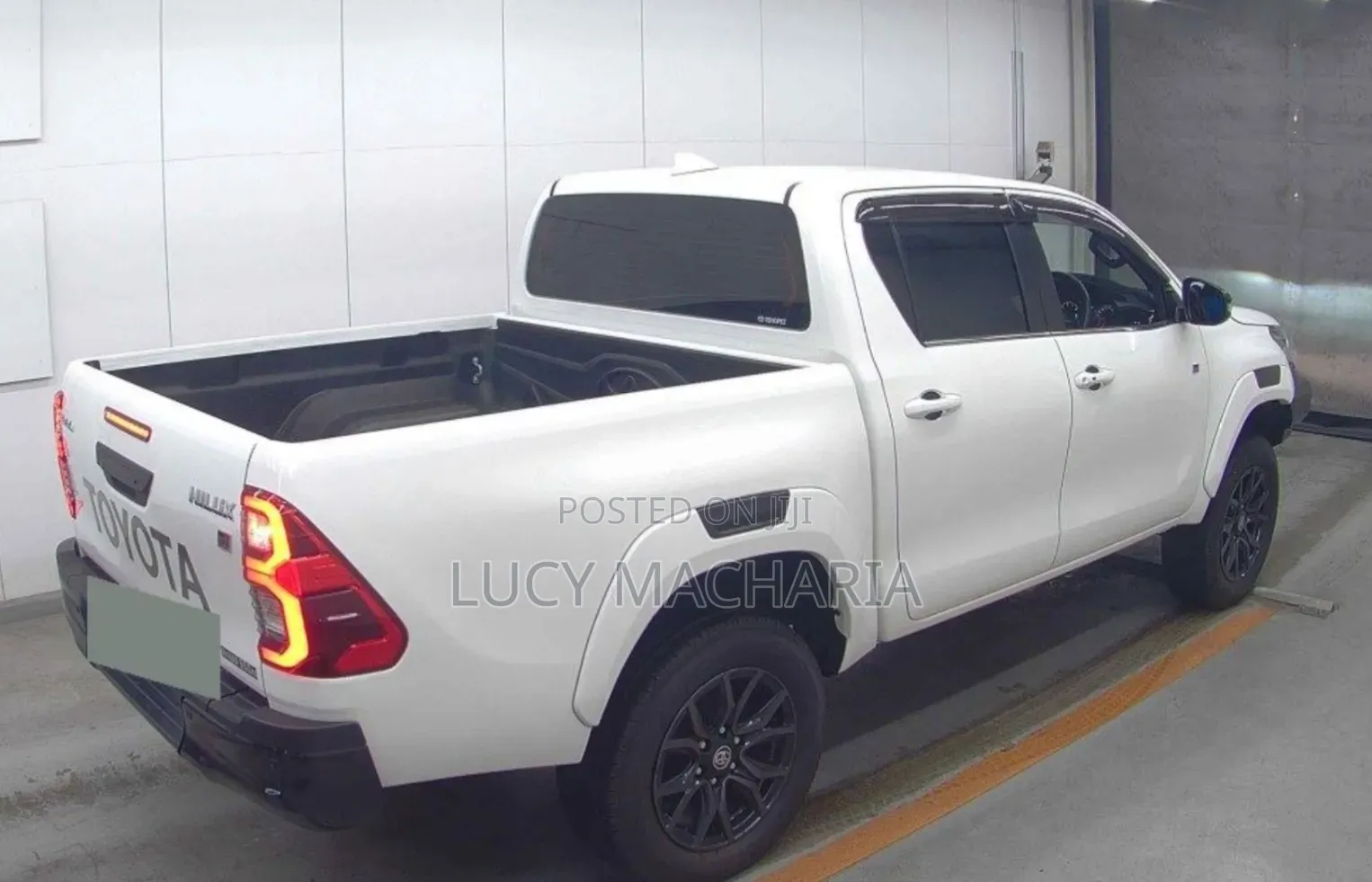Toyota Hilux 2022 White