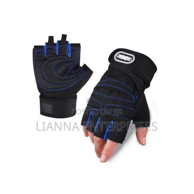 Breathable Fingerless Gym Gloves - main view
