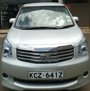 Toyota Noah 2013 Silver
