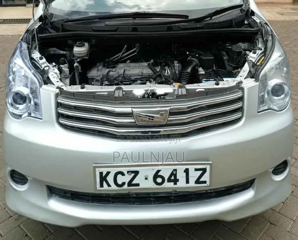 Toyota Noah 2013 Silver