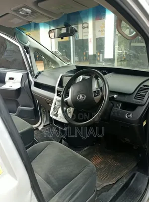 Toyota Noah 2013 Silver