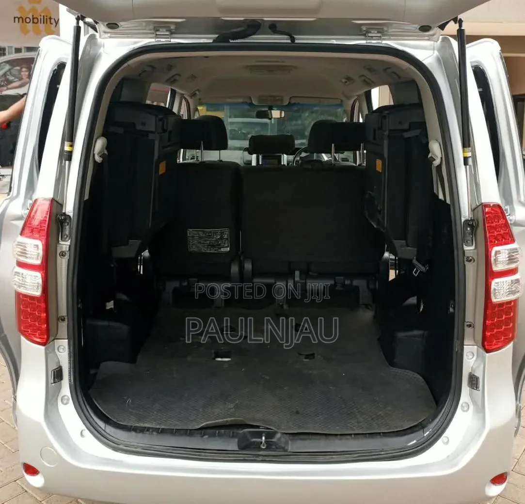 Toyota Noah 2013 Silver