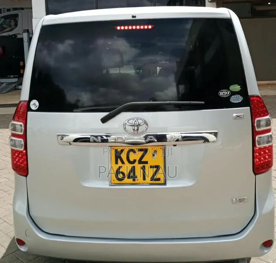 Toyota Noah 2013 Silver