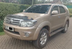 Toyota Fortuner 2.7 AWD 2014 Gold