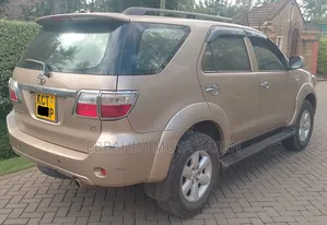 Toyota Fortuner 2.7 AWD 2014 Gold
