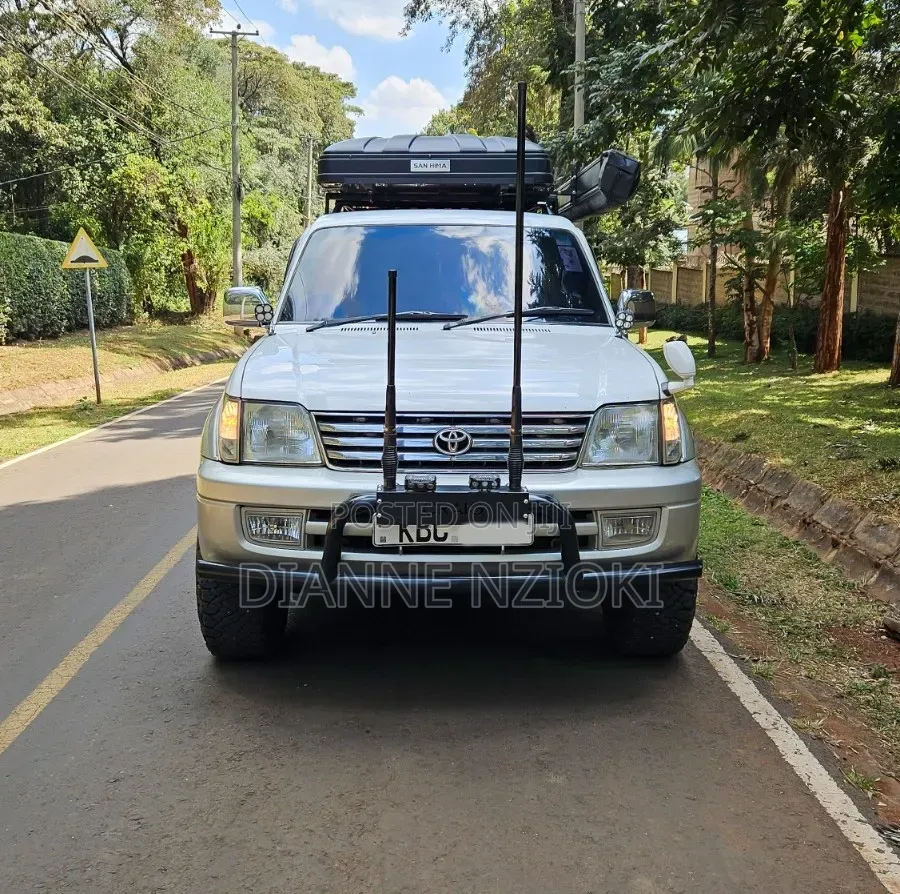 Toyota Land Cruiser Prado 2001 White