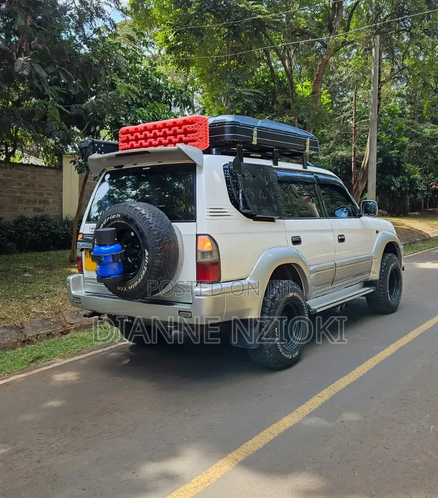 Toyota Land Cruiser Prado 2001 White