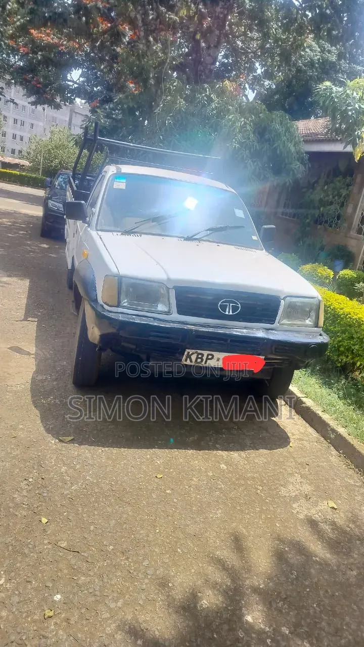 Tata Xenon 2012 White