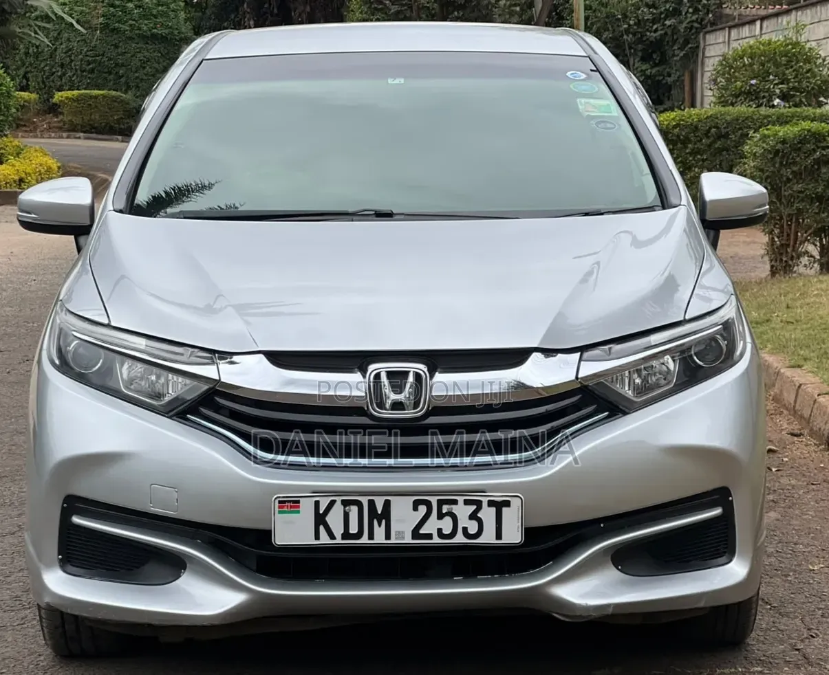 Honda Fit Shuttle 2016 Silver