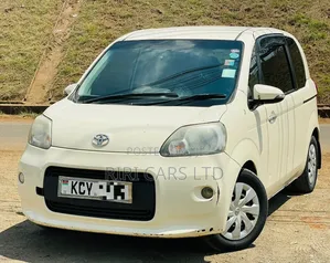 Toyota Porte 2013 Beige