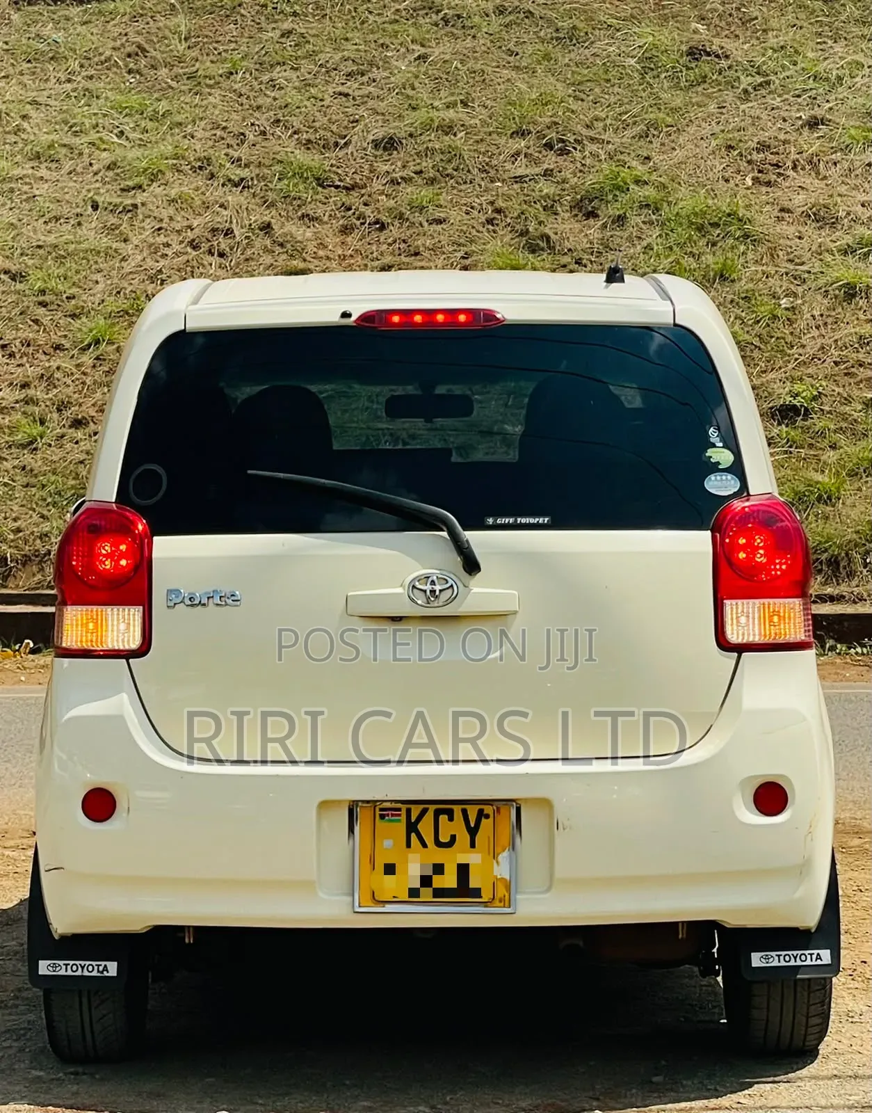 Toyota Porte 2013 Beige