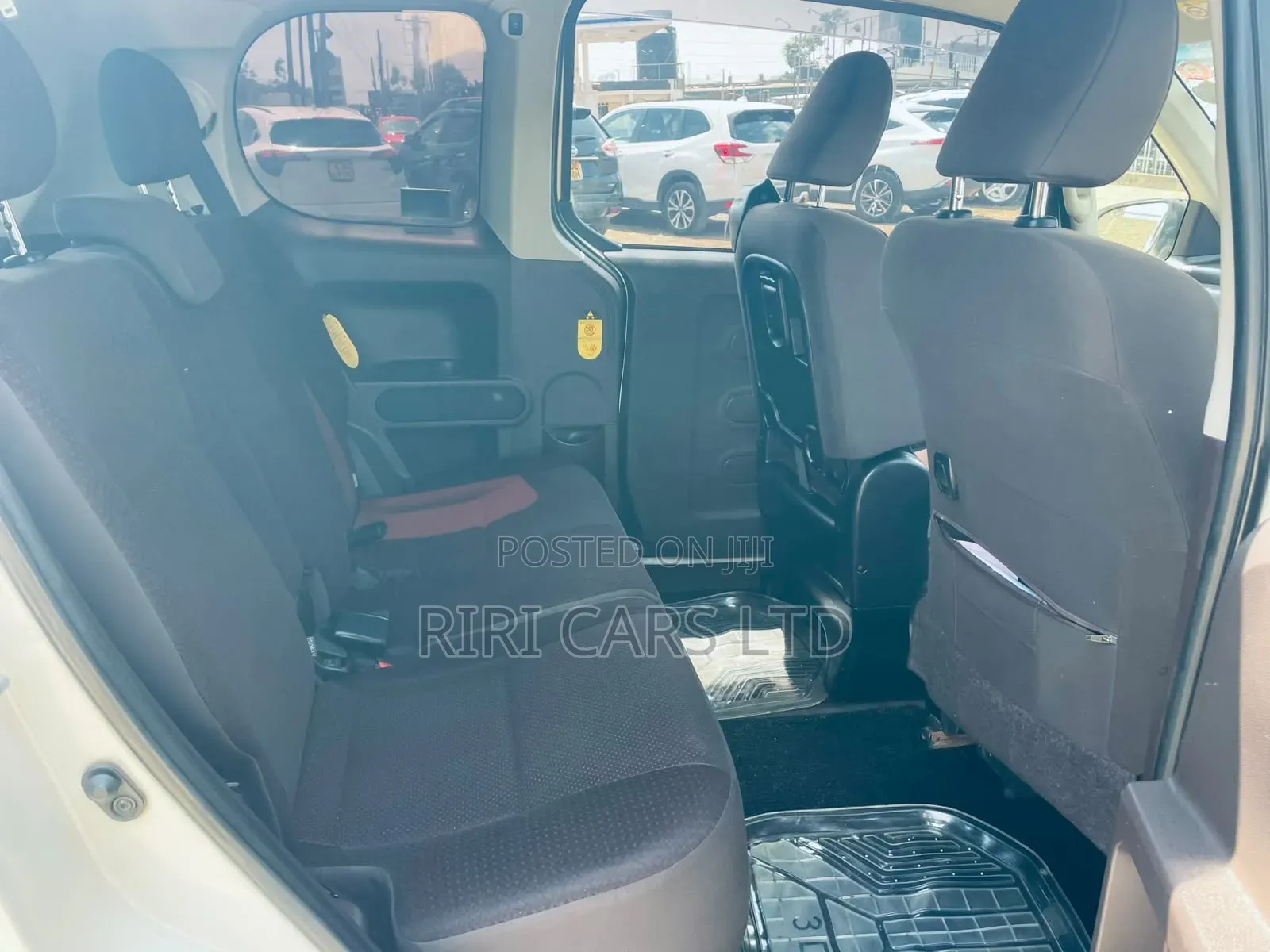 Toyota Porte 2013 Beige