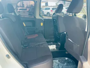 Toyota Porte 2013 Beige