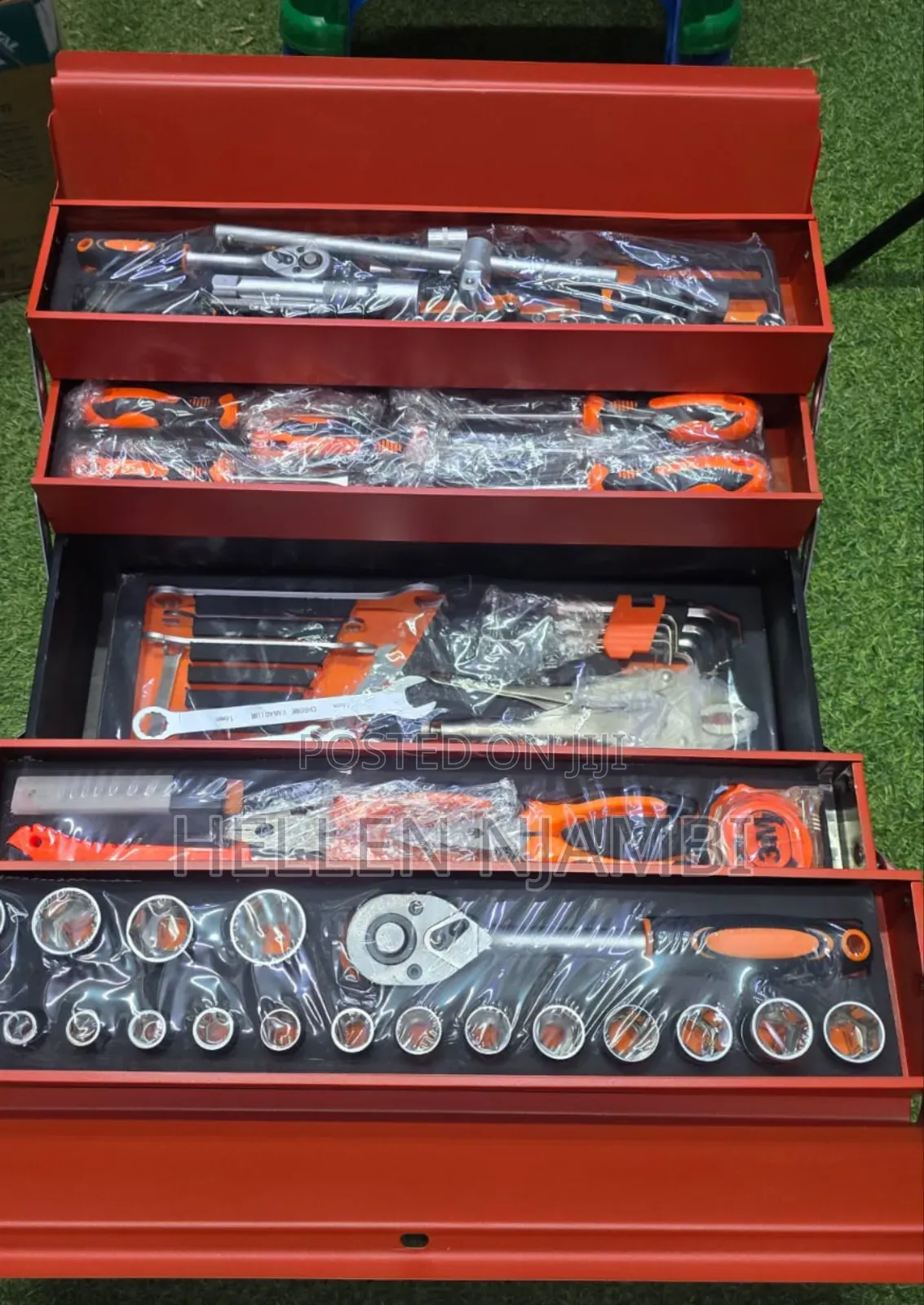 85pcs Toolset 1⁄4 and 1⁄2 Inch Mechanical Toolset