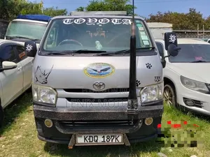 Toyota HiAce 2018 Silver