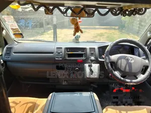 Toyota HiAce 2018 Silver