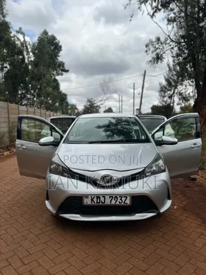 Toyota Vitz 2016 Silver