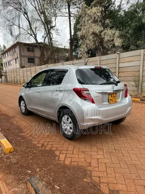 Toyota Vitz 2016 Silver