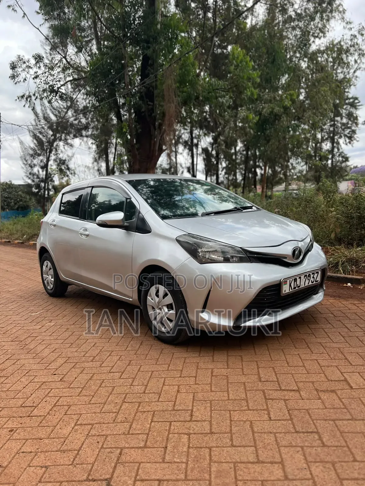 Toyota Vitz 2016 Silver