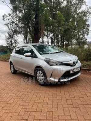 Toyota Vitz 2016 Silver