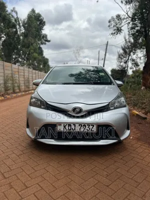 Toyota Vitz 2016 Silver