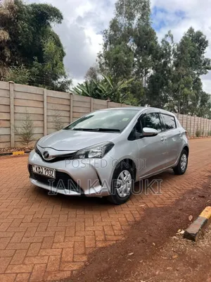 Toyota Vitz 2016 Silver