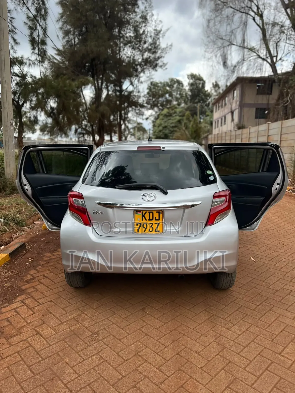 Toyota Vitz 2016 Silver