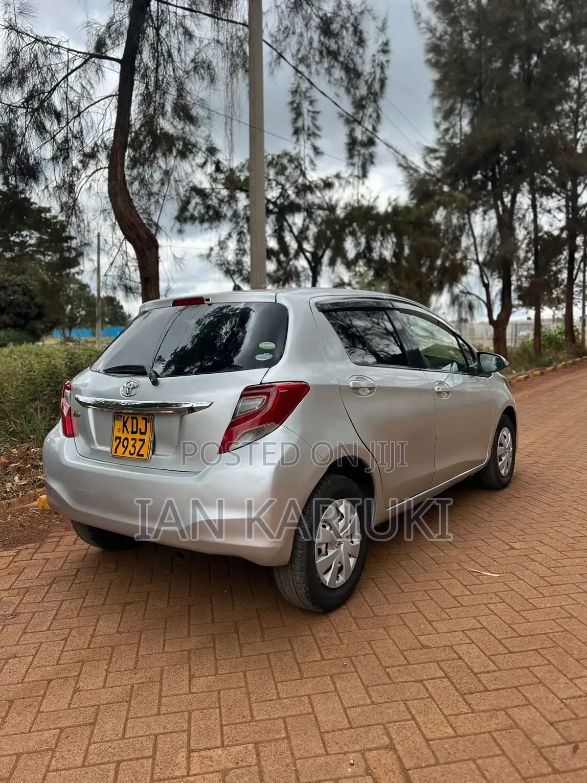 Toyota Vitz 2016 Silver