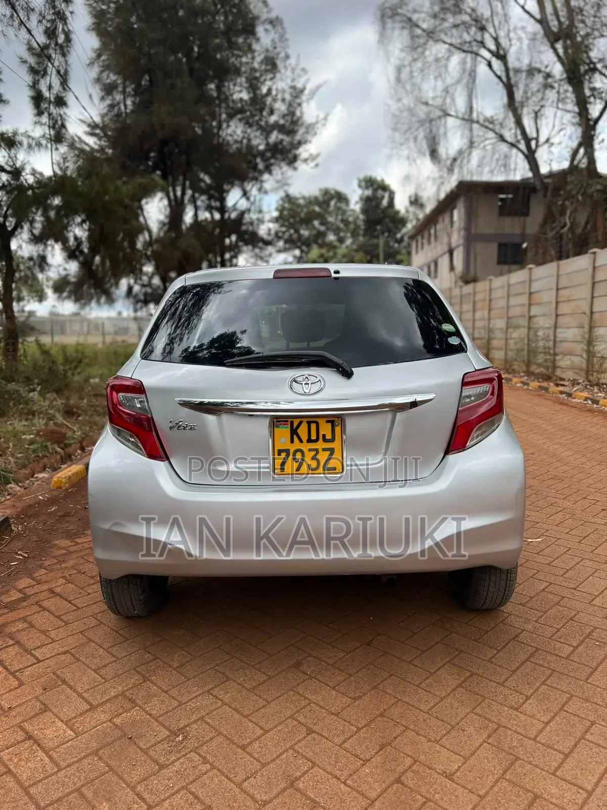 Toyota Vitz 2016 Silver