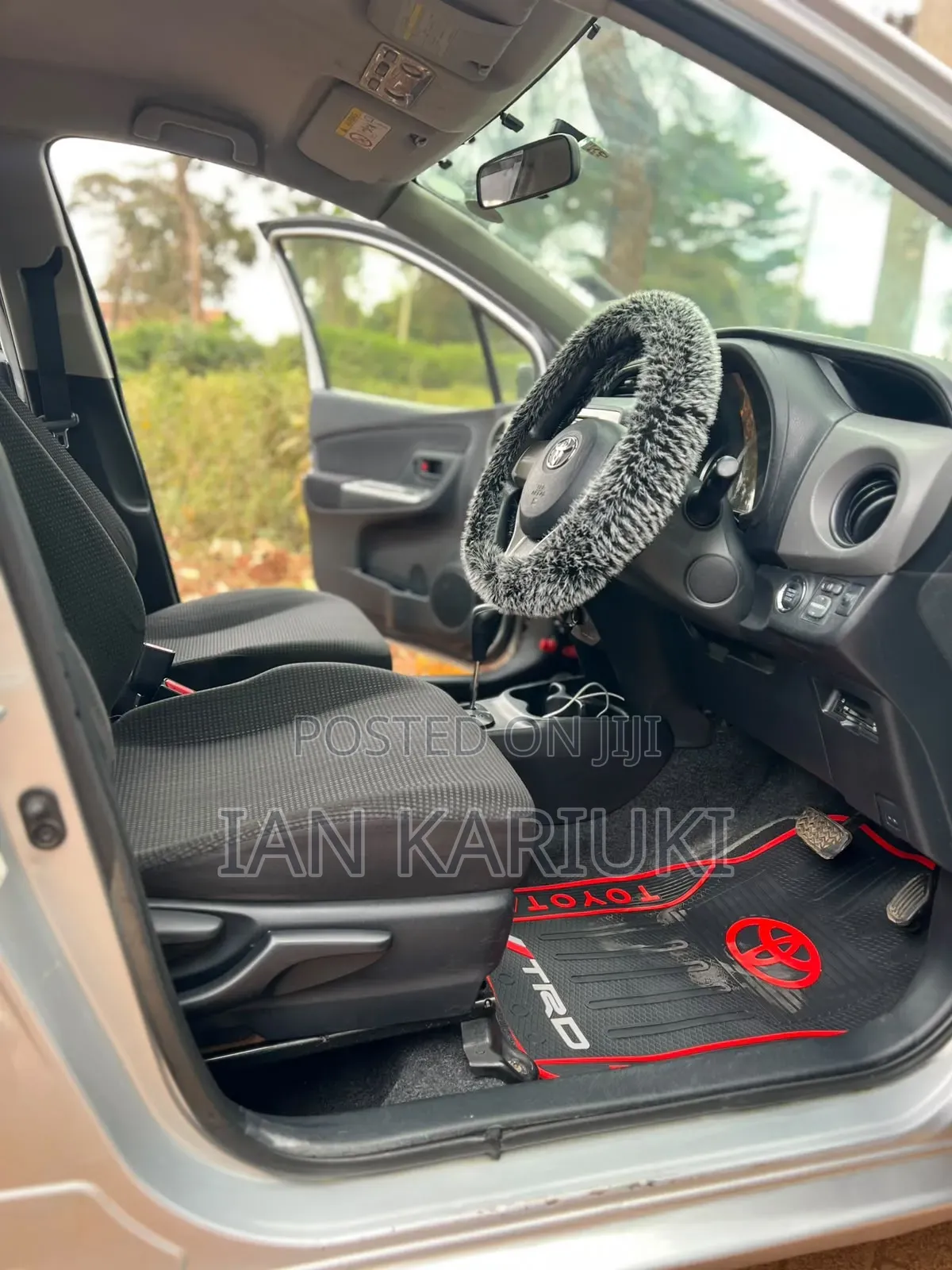 Toyota Vitz 2016 Silver