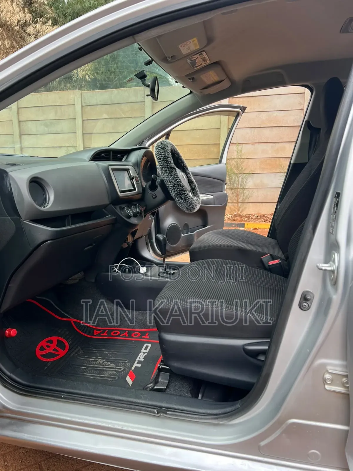 Toyota Vitz 2016 Silver
