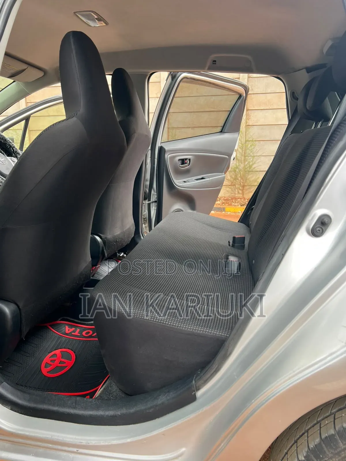 Toyota Vitz 2016 Silver