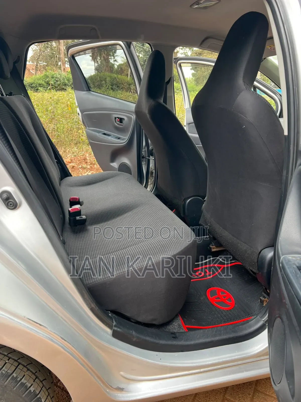 Toyota Vitz 2016 Silver